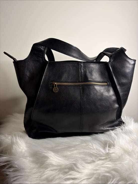 Handbags - Classic Black Leather Shoulder Bag